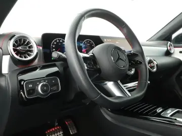 MERCEDES-BENZ CLA 220 4MATIC 2024 AMG  4X4  Automatik