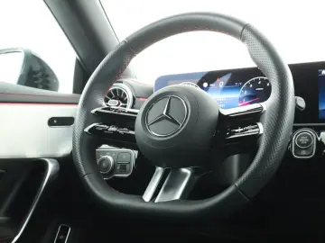 MERCEDES-BENZ CLA 220 4MATIC 2024 AMG  4X4  Automatik