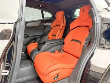 FERRARI Purosangue V12 NO VAT NERO PUROSANGUE CARBON FUL