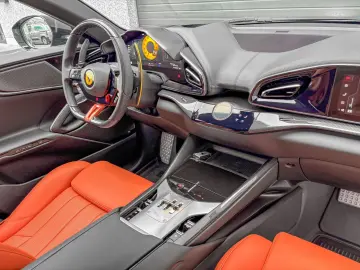 FERRARI Purosangue V12 NO VAT NERO PUROSANGUE CARBON FUL