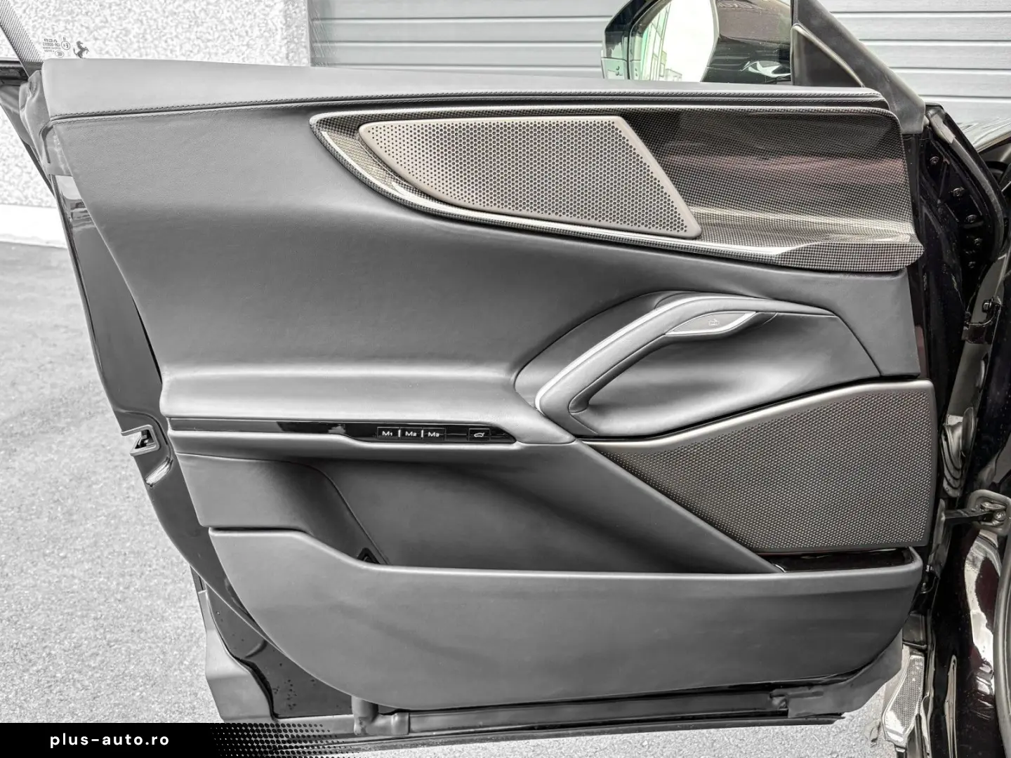 FERRARI Purosangue V12 NO VAT NERO PUROSANGUE CARBON FUL