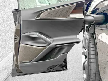 FERRARI Purosangue V12 NO VAT NERO PUROSANGUE CARBON FUL