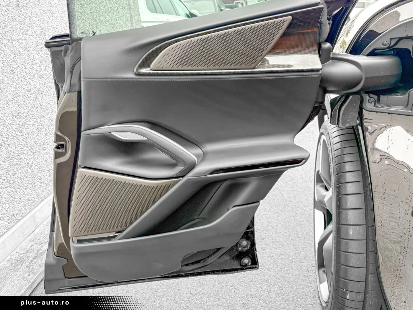 FERRARI Purosangue V12 NO VAT NERO PUROSANGUE CARBON FUL