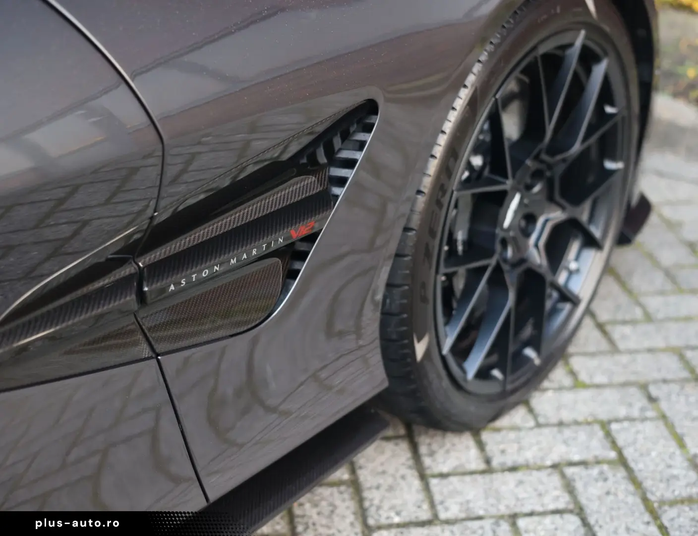 ASTON MARTIN Vanquish 5.2 V12   Q Epsilon Black - B&W