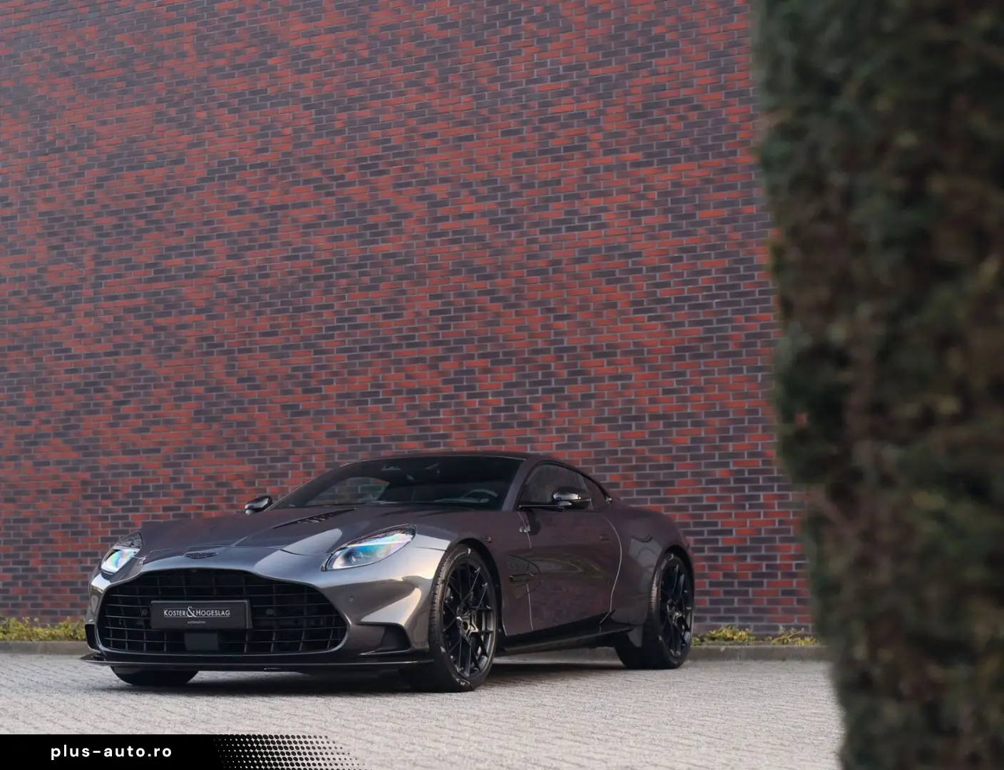 ASTON MARTIN Vanquish 5.2 V12   Q Epsilon Black - B&W