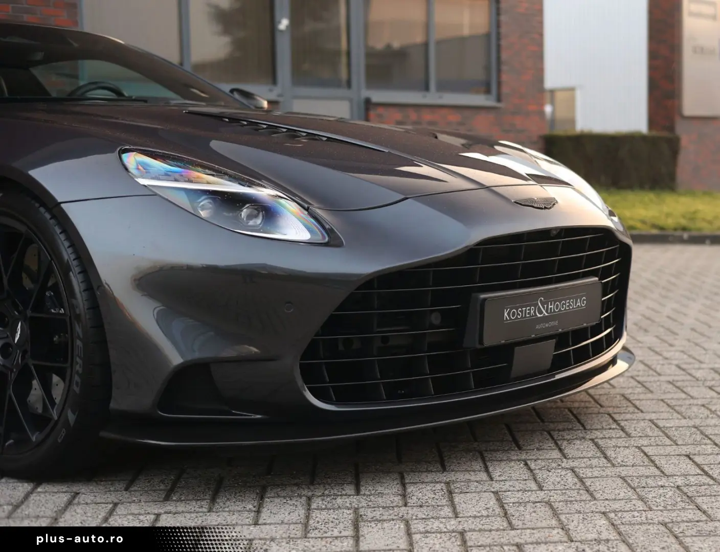 ASTON MARTIN Vanquish 5.2 V12   Q Epsilon Black - B&W