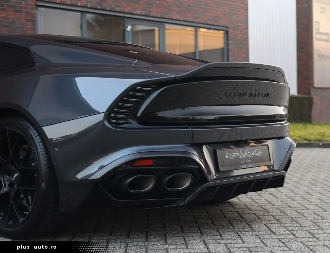 ASTON MARTIN Vanquish 5.2 V12   Q Epsilon Black - B&W