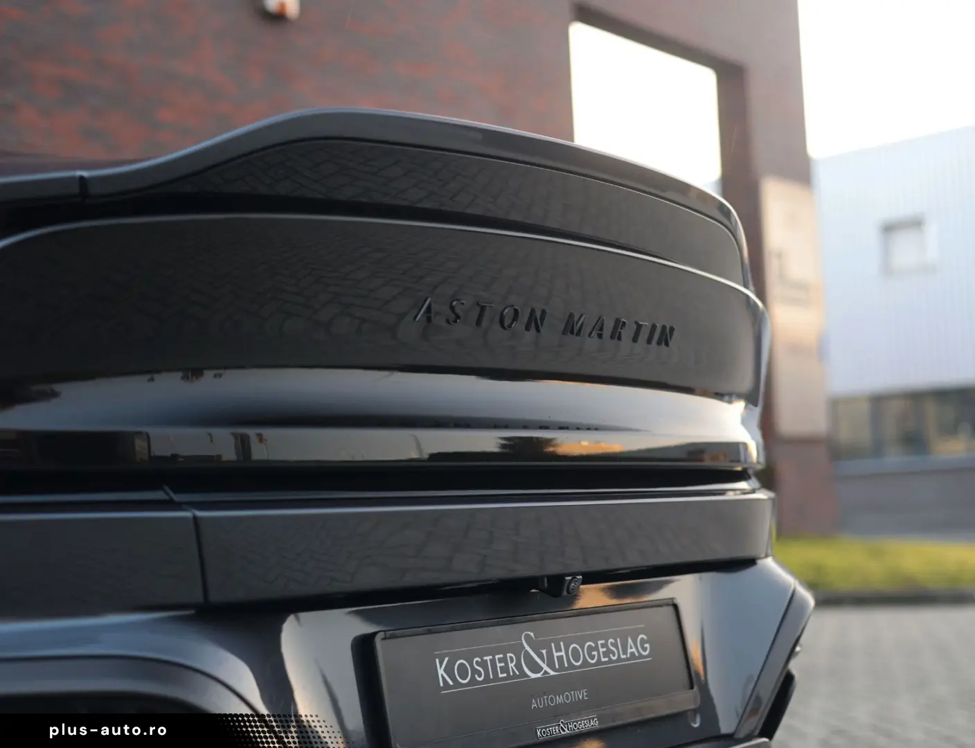 ASTON MARTIN Vanquish 5.2 V12   Q Epsilon Black - B&W