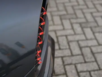 ASTON MARTIN Vanquish 5.2 V12   Q Epsilon Black - B&W