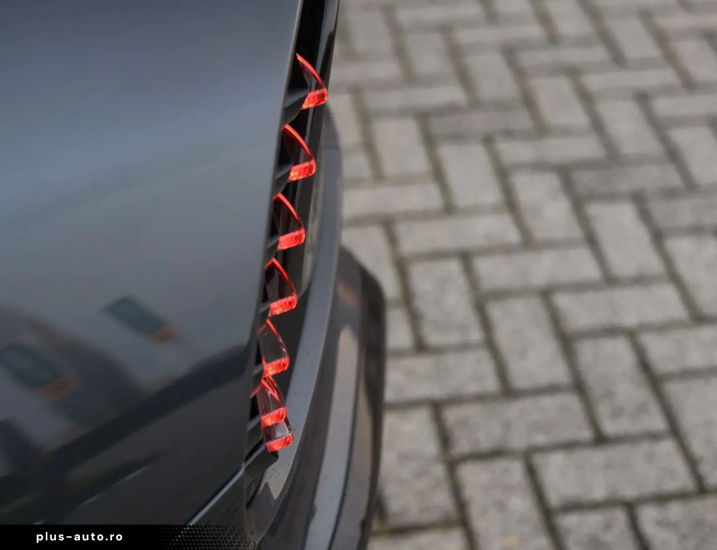 ASTON MARTIN Vanquish 5.2 V12   Q Epsilon Black - B&W