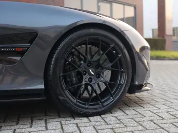 ASTON MARTIN Vanquish 5.2 V12   Q Epsilon Black - B&W