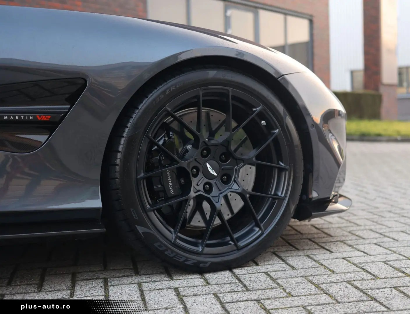 ASTON MARTIN Vanquish 5.2 V12   Q Epsilon Black - B&W