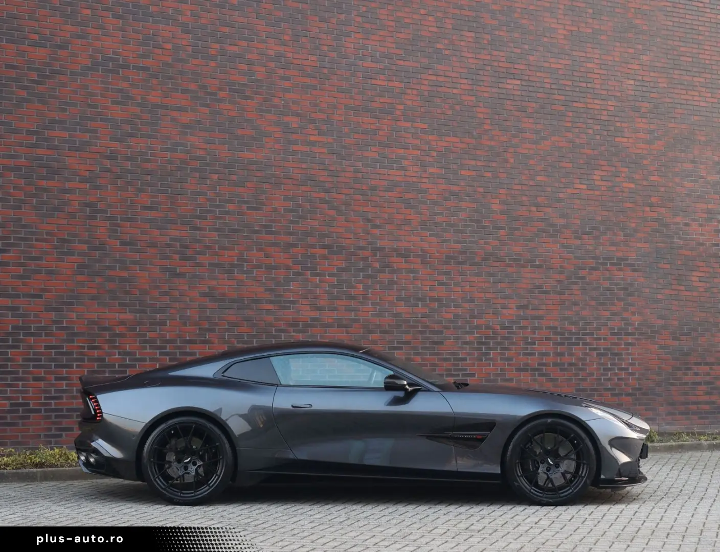 ASTON MARTIN Vanquish 5.2 V12   Q Epsilon Black - B&W