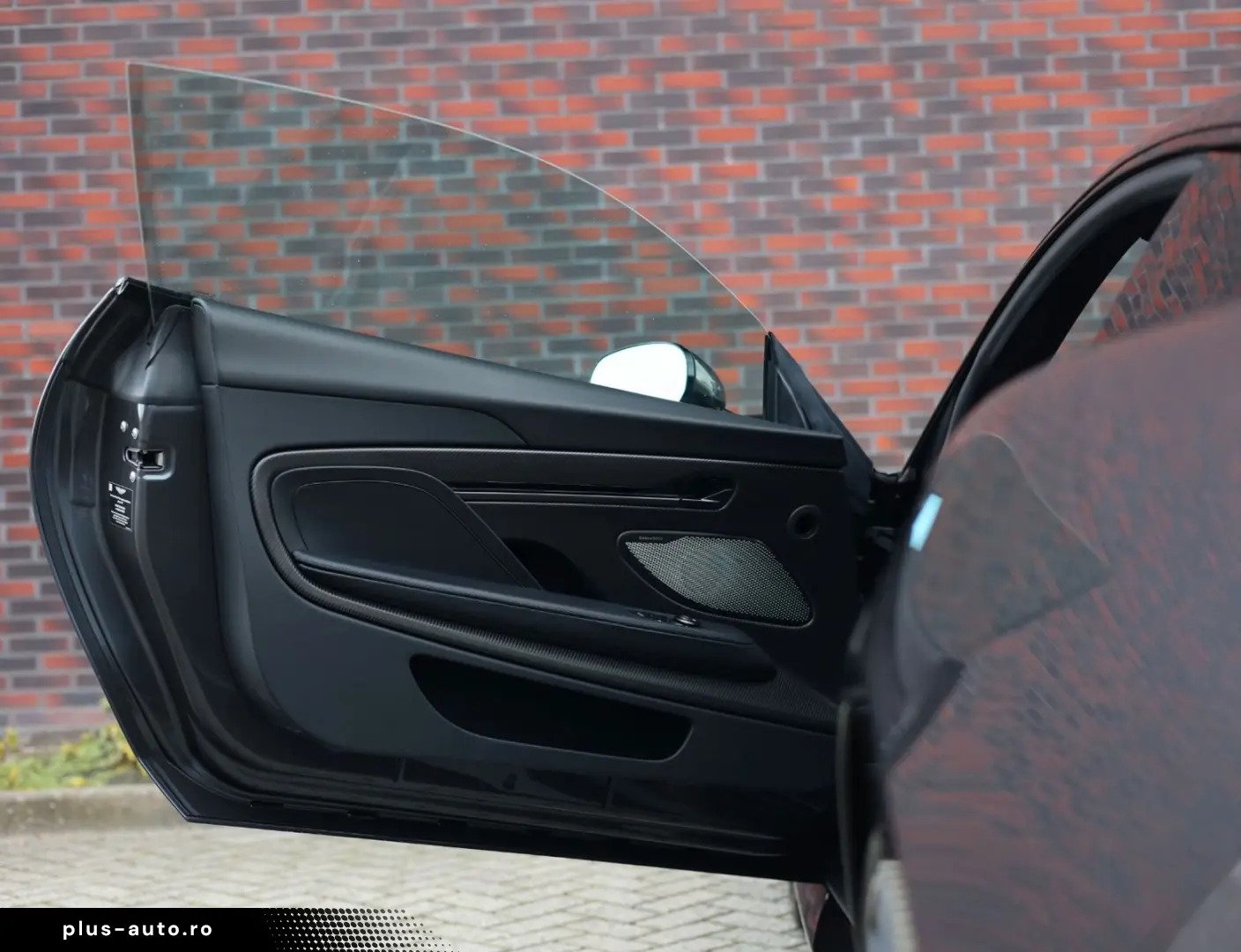 ASTON MARTIN Vanquish 5.2 V12   Q Epsilon Black - B&W