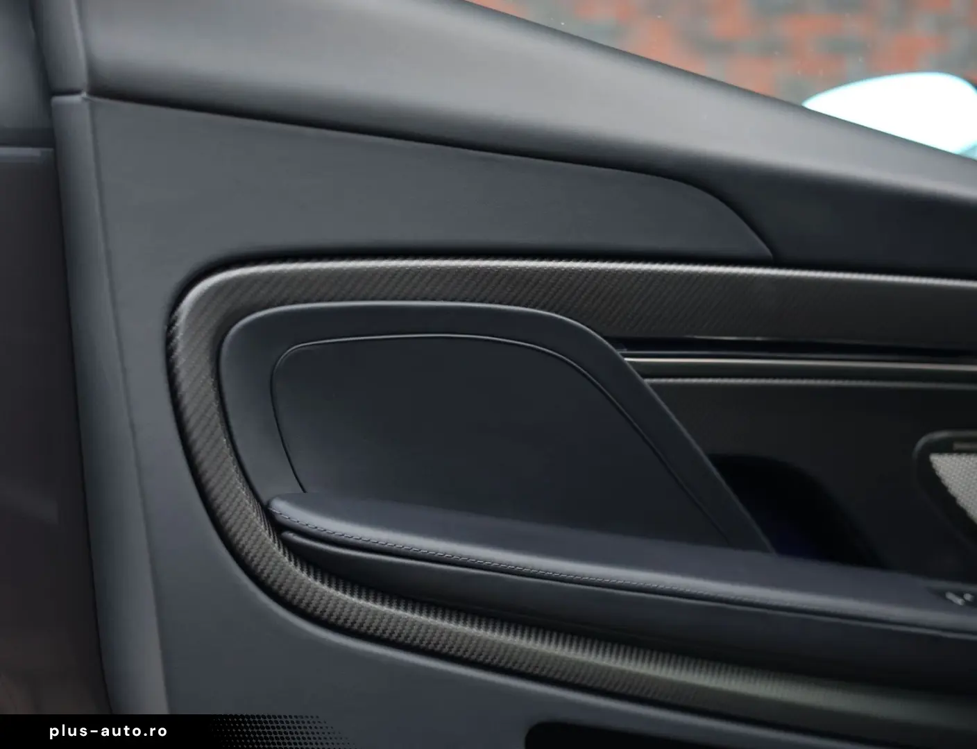 ASTON MARTIN Vanquish 5.2 V12   Q Epsilon Black - B&W