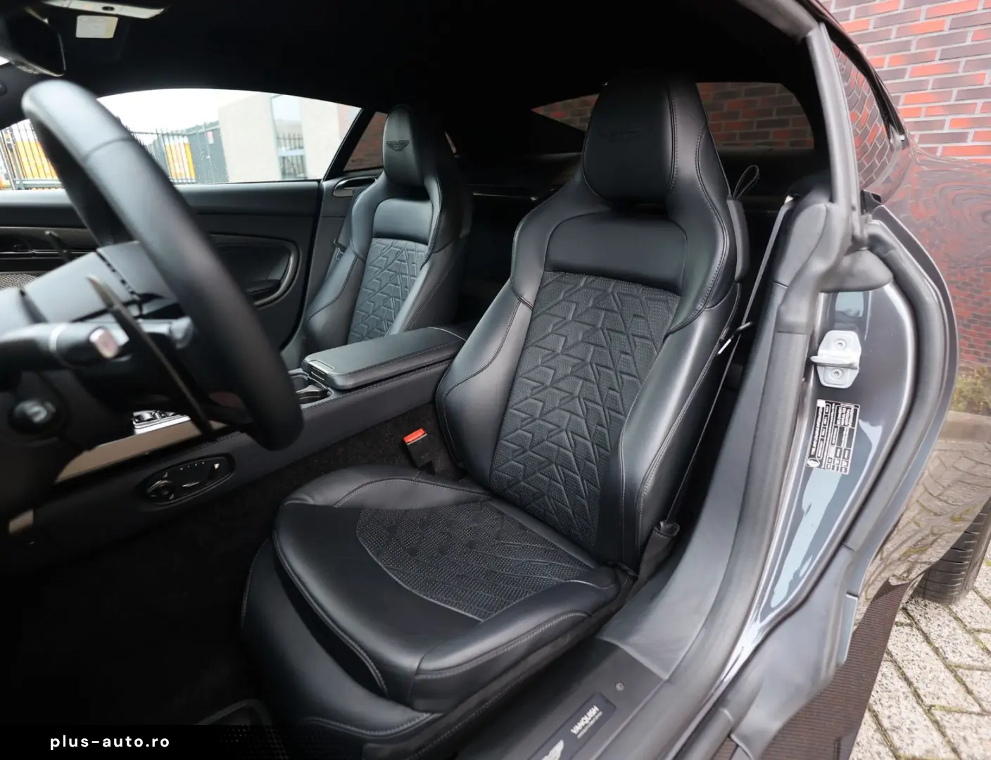 ASTON MARTIN Vanquish 5.2 V12   Q Epsilon Black - B&W