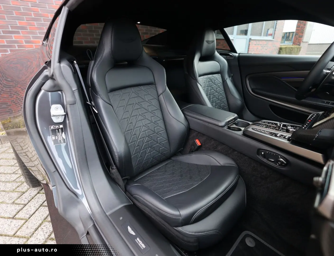 ASTON MARTIN Vanquish 5.2 V12   Q Epsilon Black - B&W