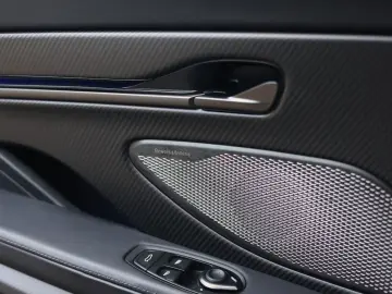 ASTON MARTIN Vanquish 5.2 V12   Q Epsilon Black - B&W