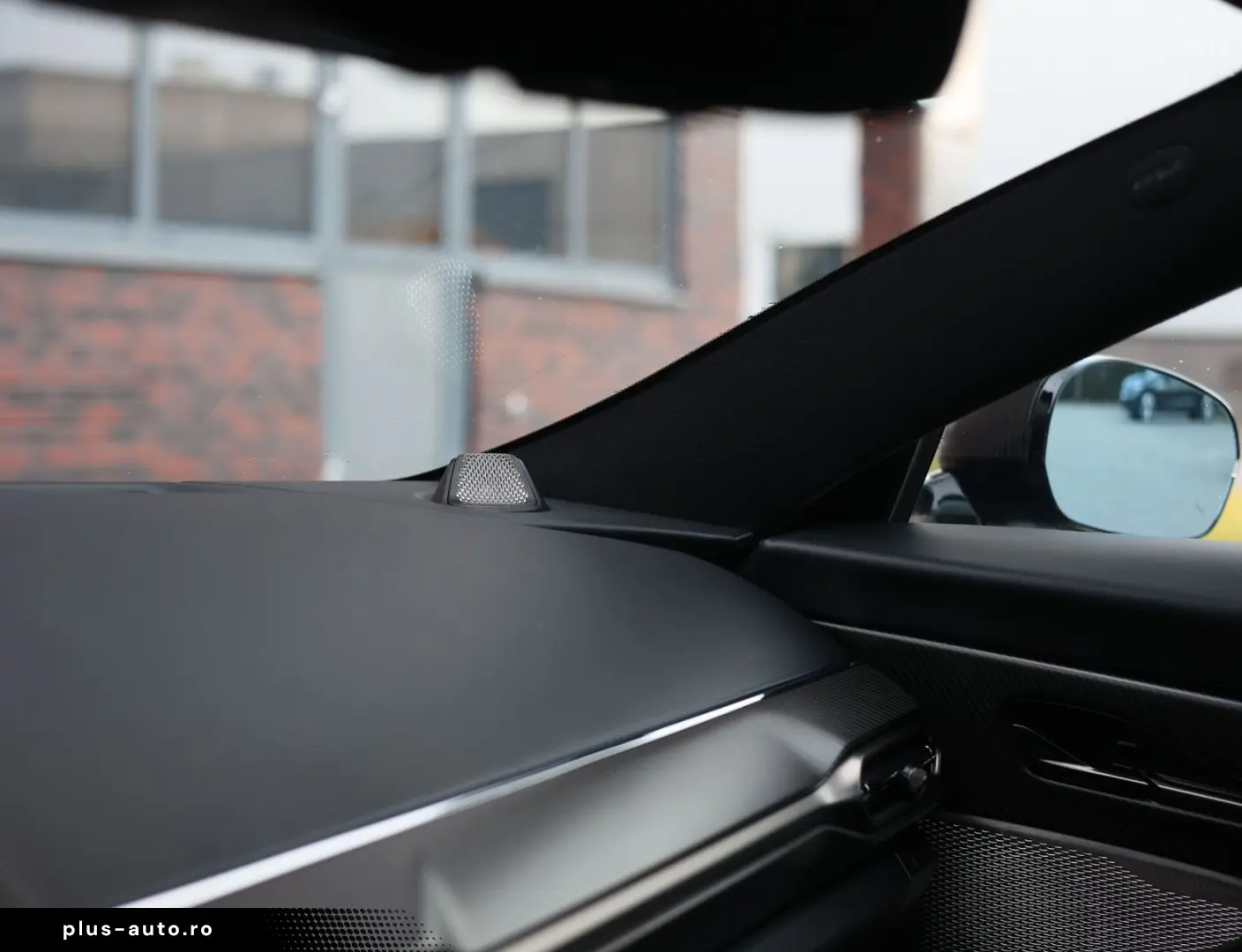 ASTON MARTIN Vanquish 5.2 V12   Q Epsilon Black - B&W