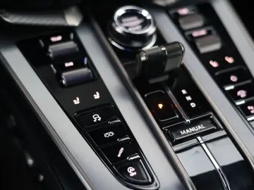 ASTON MARTIN Vanquish 5.2 V12   Q Epsilon Black - B&W