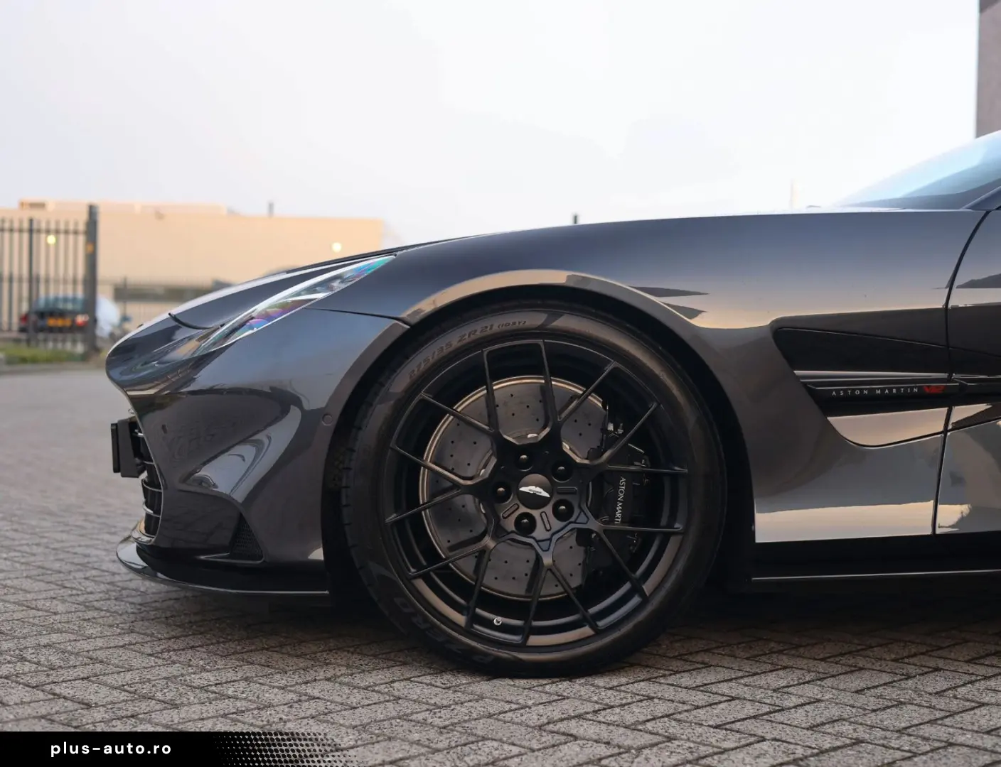 ASTON MARTIN Vanquish 5.2 V12   Q Epsilon Black - B&W