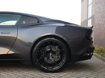 ASTON MARTIN Vanquish 5.2 V12   Q Epsilon Black - B&W