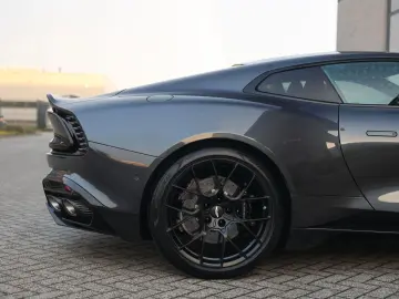 ASTON MARTIN Vanquish 5.2 V12   Q Epsilon Black - B&W