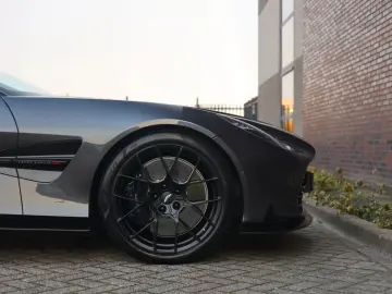 ASTON MARTIN Vanquish 5.2 V12   Q Epsilon Black - B&W