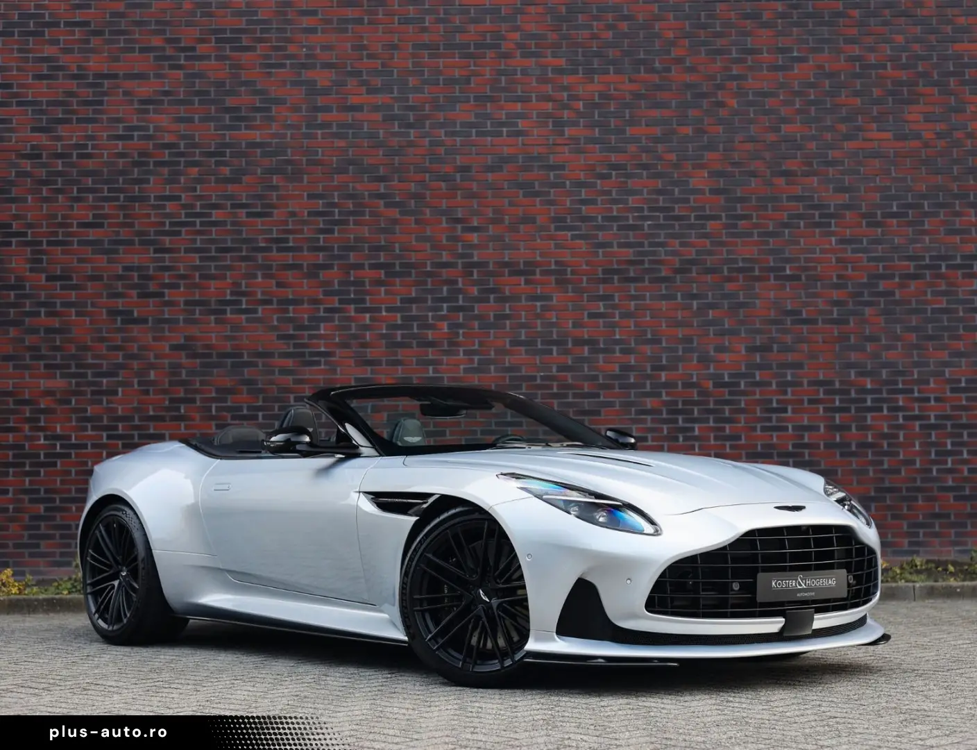 ASTON MARTIN DB12 4.0 V8 Volante   Carbon - Bowers Wilkins