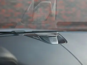 ASTON MARTIN DB12 4.0 V8 Volante   Carbon - Bowers Wilkins