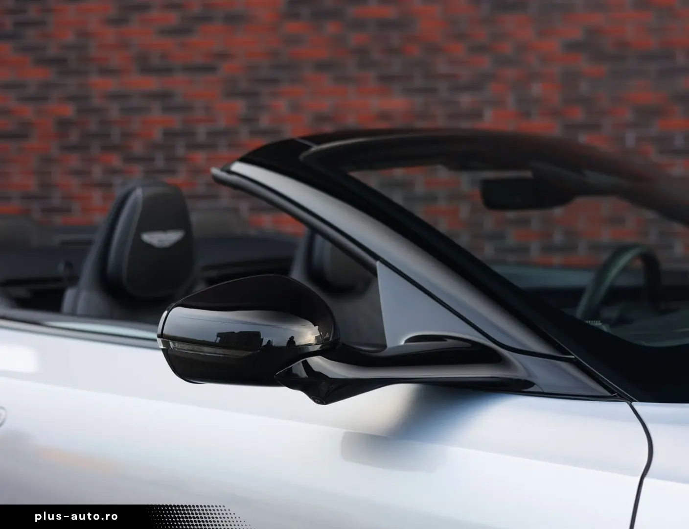 ASTON MARTIN DB12 4.0 V8 Volante   Carbon - Bowers Wilkins