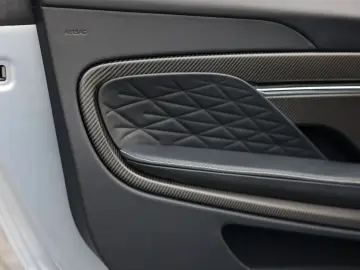 ASTON MARTIN DB12 4.0 V8 Volante   Carbon - Bowers Wilkins