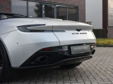 ASTON MARTIN DB12 4.0 V8 Volante   Carbon - Bowers Wilkins