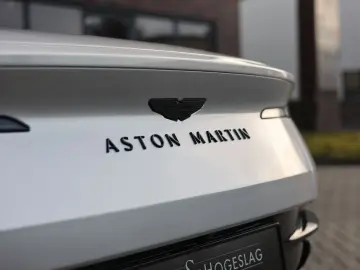 ASTON MARTIN DB12 4.0 V8 Volante   Carbon - Bowers Wilkins