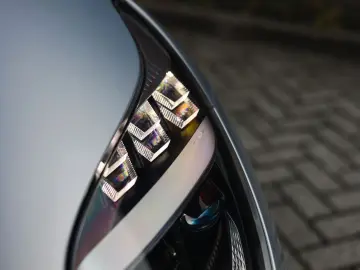 ASTON MARTIN DB12 4.0 V8 Volante   Carbon - Bowers Wilkins