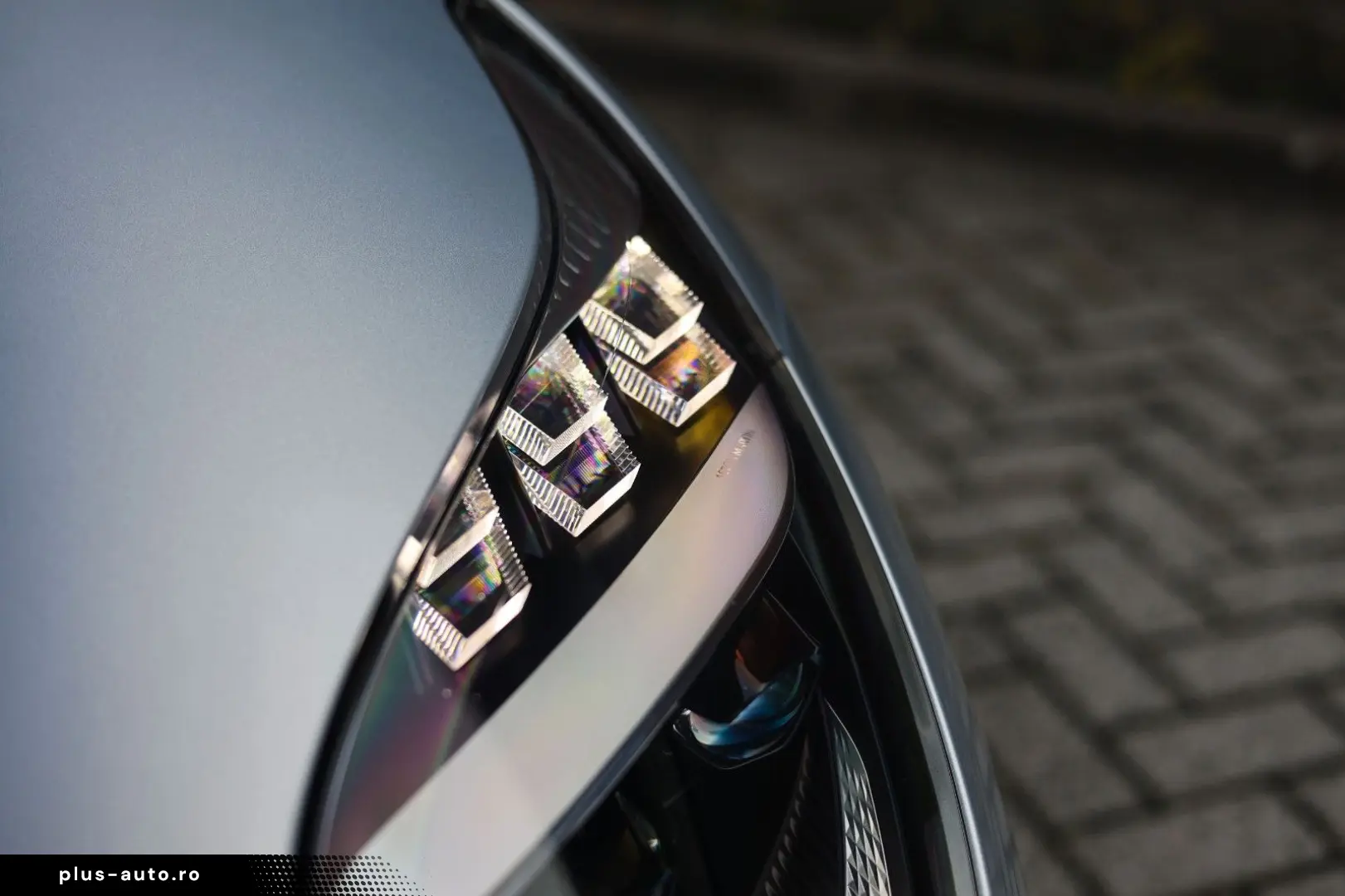 ASTON MARTIN DB12 4.0 V8 Volante   Carbon - Bowers Wilkins