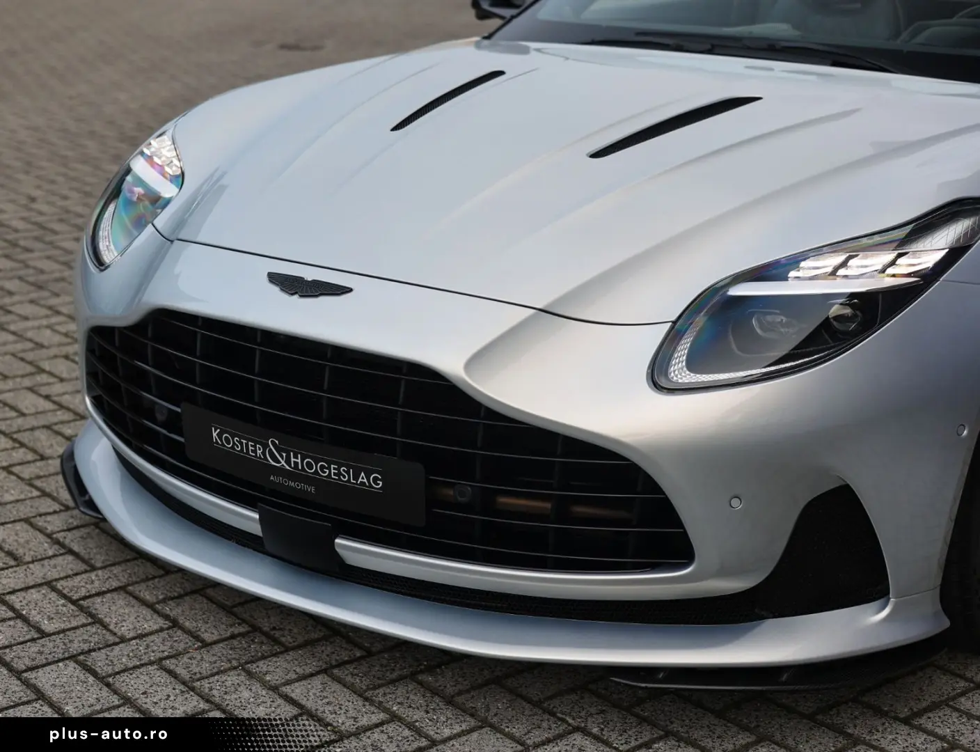 ASTON MARTIN DB12 4.0 V8 Volante   Carbon - Bowers Wilkins