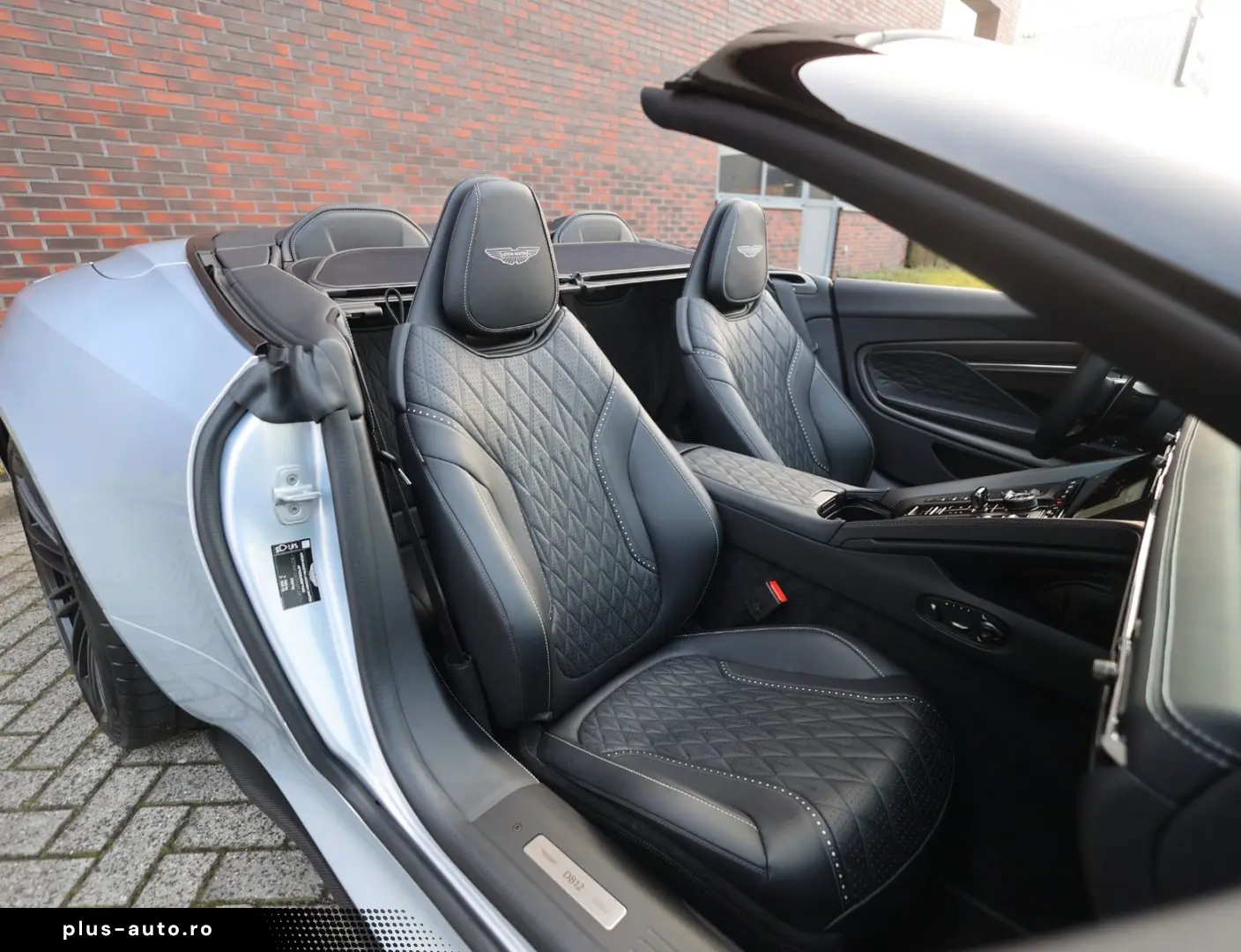 ASTON MARTIN DB12 4.0 V8 Volante   Carbon - Bowers Wilkins