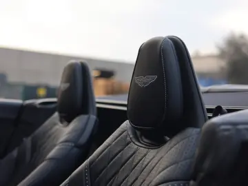 ASTON MARTIN DB12 4.0 V8 Volante   Carbon - Bowers Wilkins