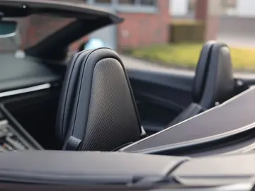 ASTON MARTIN DB12 4.0 V8 Volante   Carbon - Bowers Wilkins