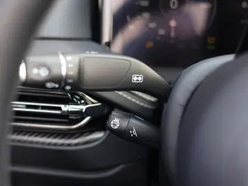 ASTON MARTIN DB12 4.0 V8 Volante   Carbon - Bowers Wilkins