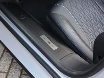 ASTON MARTIN DB12 4.0 V8 Volante   Carbon - Bowers Wilkins