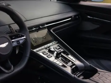 ASTON MARTIN DB12 4.0 V8 Volante   Carbon - Bowers Wilkins