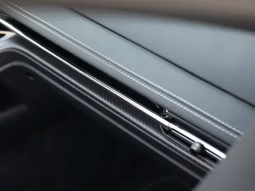 ASTON MARTIN DB12 4.0 V8 Volante   Carbon - Bowers Wilkins