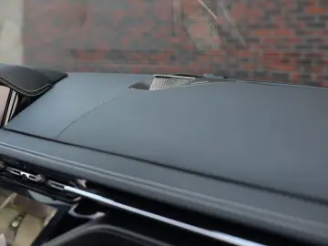 ASTON MARTIN DB12 4.0 V8 Volante   Carbon - Bowers Wilkins