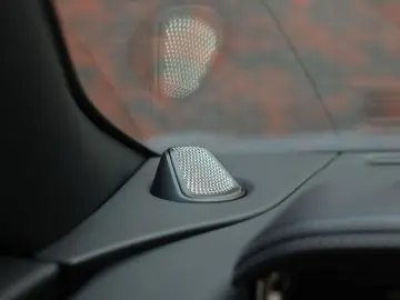 ASTON MARTIN DB12 4.0 V8 Volante   Carbon - Bowers Wilkins