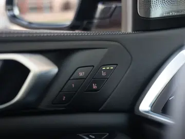 BMW X5 50e xDrive   M Performance - Sky - AHK