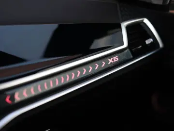 BMW X5 50e xDrive   M Performance - Sky - AHK