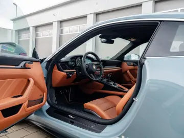 PORSCHE 992 S T   1. Hand   Lift   Heritage