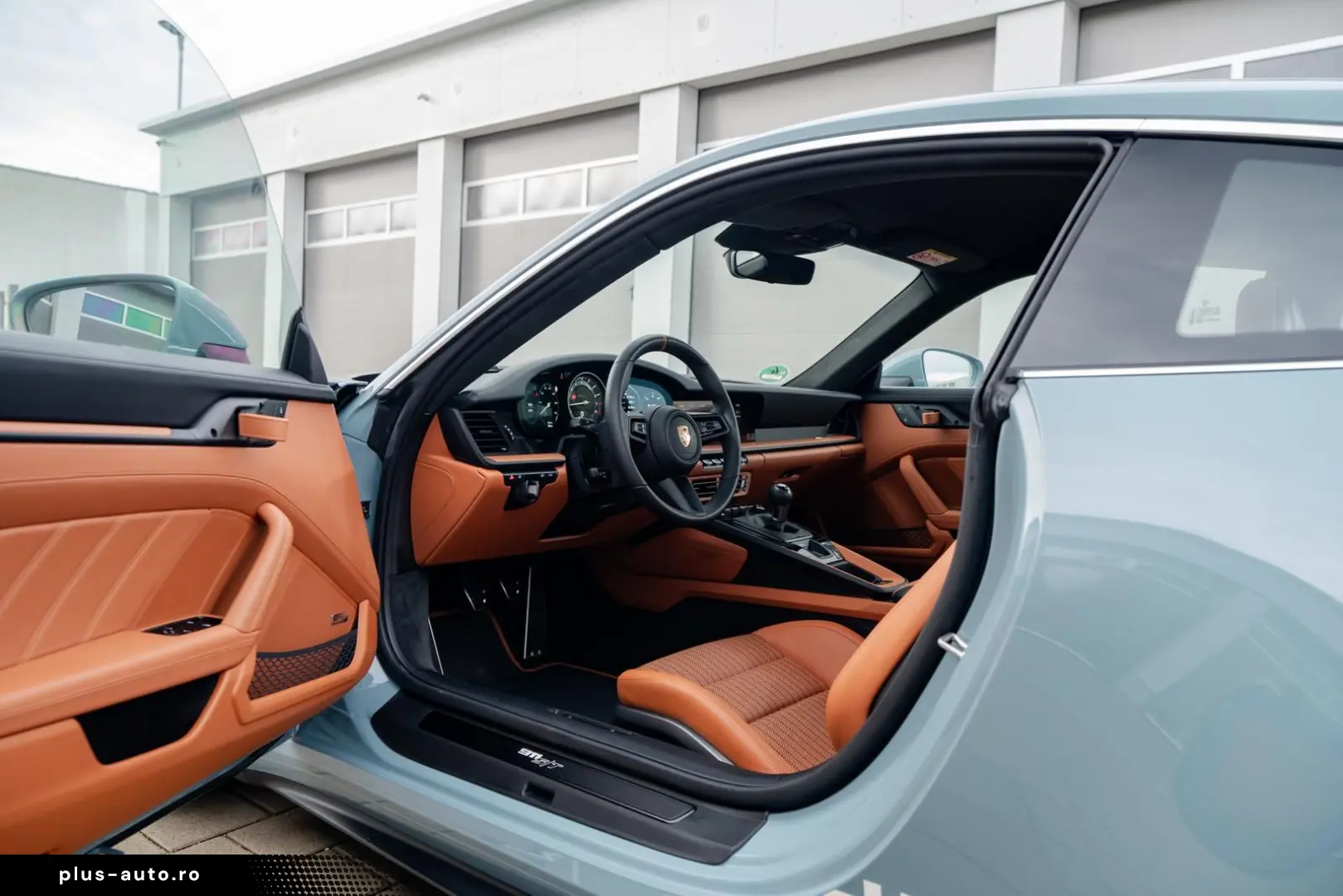 PORSCHE 992 S T   1. Hand   Lift   Heritage